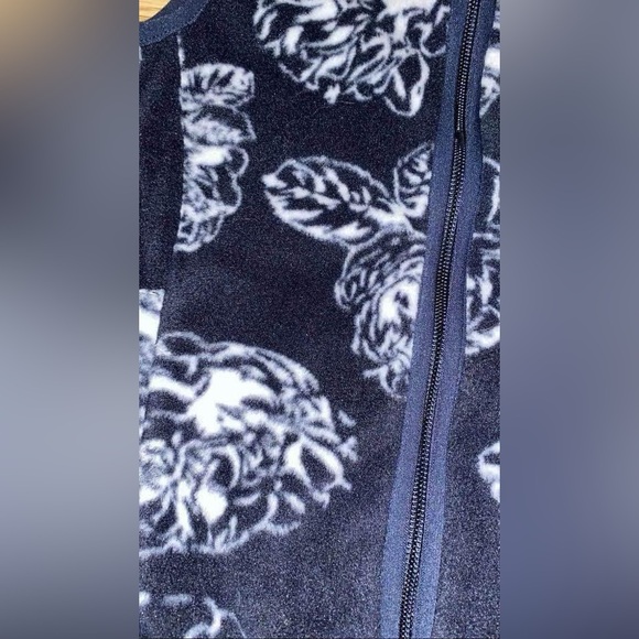 Girls outside vest for Fall/Spring size 7-8 - Picture 3 of 6